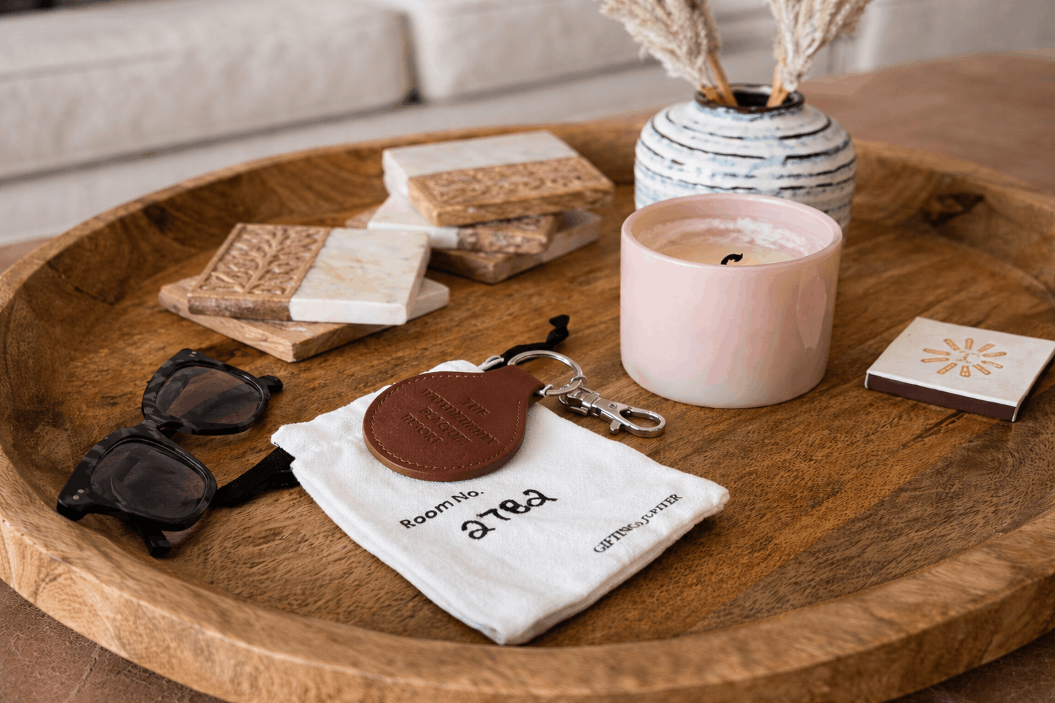 KeyGift Core and pouch on tray living room (1)